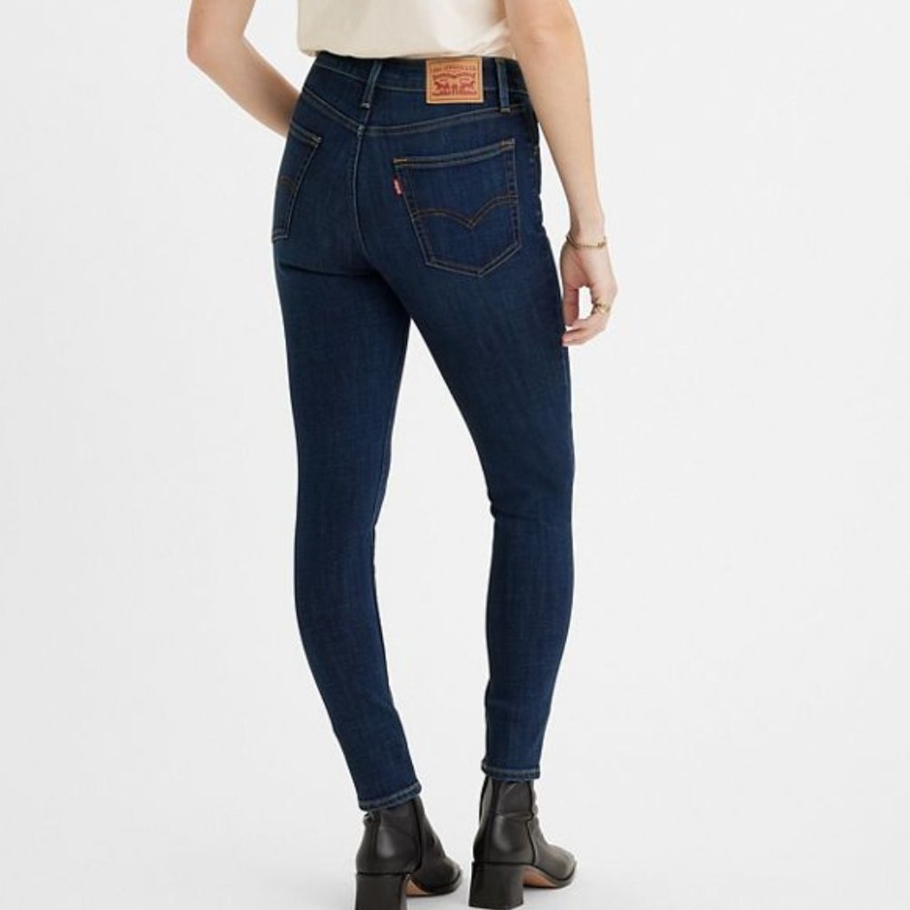 Dark blue stretchy Levis 721